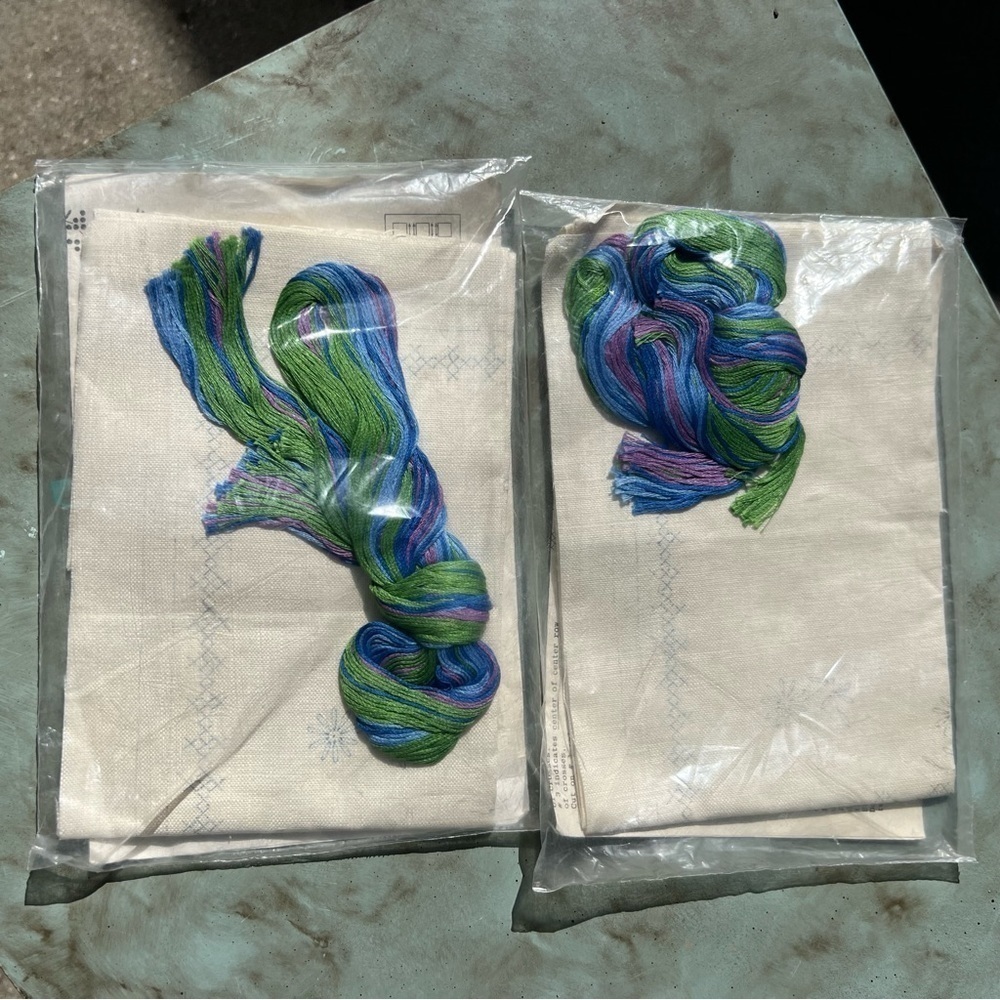 2 Vintage Every women's Family Circle - Belgian Linen "Add-A-Square" embroidery - Picture 5 of 5